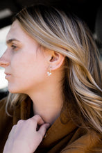 Load image into Gallery viewer, Freshwater Pearl Drop Tassel / Oval Pearl Drop / Drop Chain Curtain Earrings
