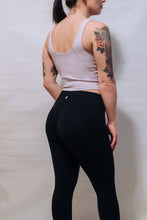 Load image into Gallery viewer, Black Leggings with side pockets
