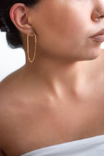 Load image into Gallery viewer, Gorgeous Oval Chain 18kt Gold Earrings
