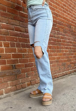 Load image into Gallery viewer, Straight Leg Distressed Jean
