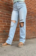 Load image into Gallery viewer, Straight Leg Distressed Jean
